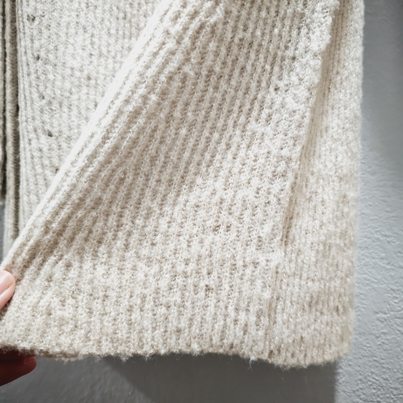 Cozy cowl neck oversized beige sweater - Picture 6 of 8